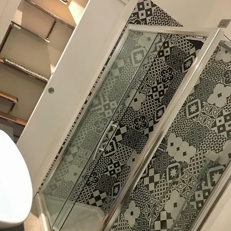 Francesca House * Erba